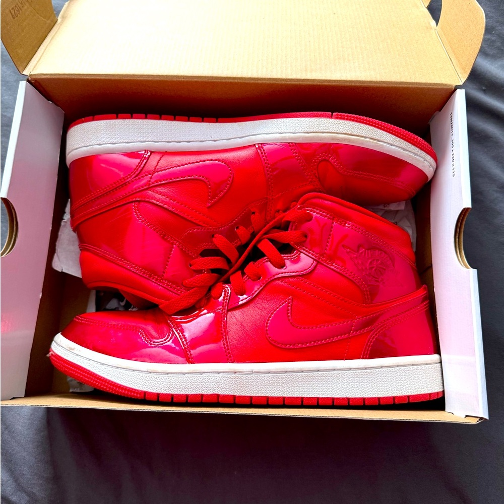 Jordan 1 Mid SE Pomegranate
